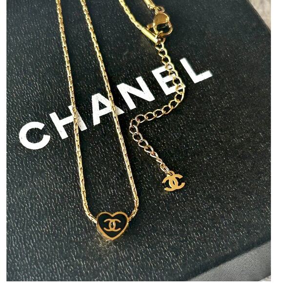 18K Gold Plated Chanel Black Enamel Heart Luxury CC Logo Gold Chain - Picture 2 of 6